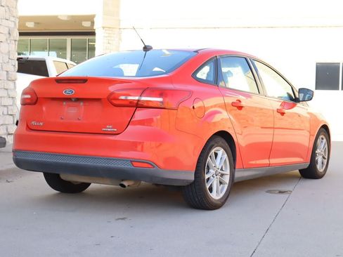 Used 2015 Ford Focus SE FWD image 3