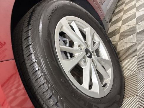 Used 2024 Kia Carnival LX image 30