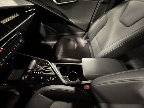 Certified 2025 Kia Niro EX Touring image 28