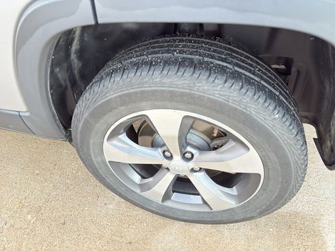 Used 2019 Jeep Cherokee Limited image 9