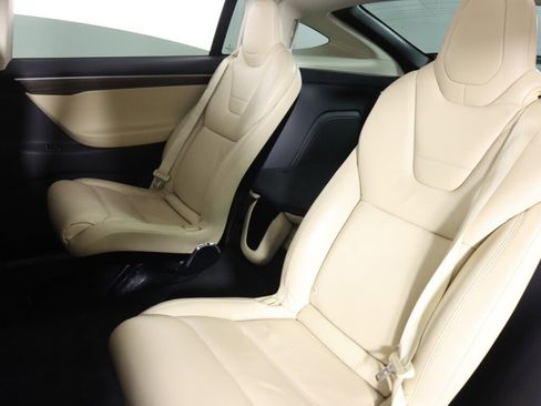 Used 2016 Tesla Model X image 30