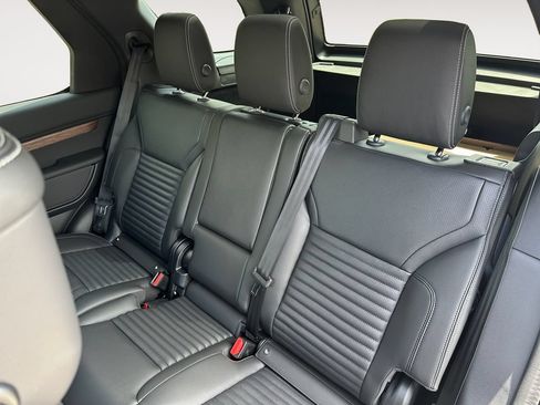 New 2026 Land Rover Discovery S AWD/4WD image 13