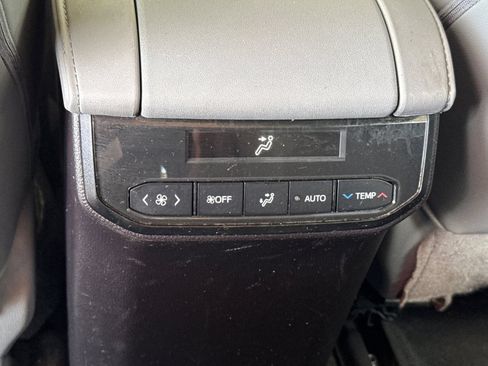 Used 2022 Toyota Highlander XLE AWD/4WD image 15