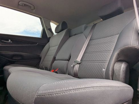 Used 2017 Kia Sorento L FWD image 12