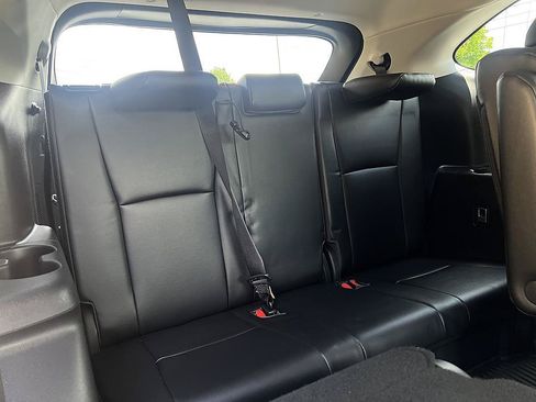 Used 2023 Toyota Highlander XLE AWD/4WD image 22