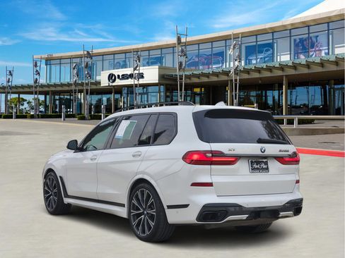 Used 2022 BMW X7 M50i w/ Executive Package image 4