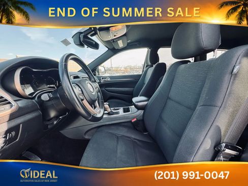 Used 2017 Jeep Grand Cherokee Laredo w/ Quick Order Package 23E AWD/4WD image 8