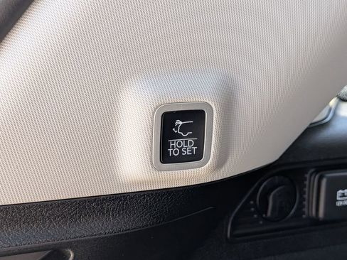 Used 2023 Jeep Grand Cherokee 4WD 4xe image 9