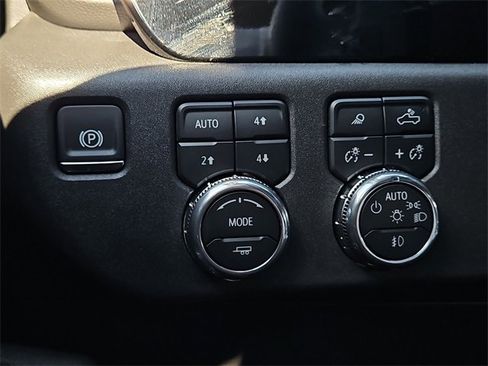 Certified 2025 GMC Sierra 1500 SLT image 28