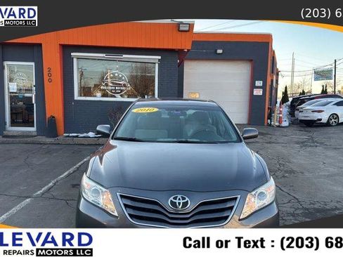 Used 2010 Toyota Camry LE image 2