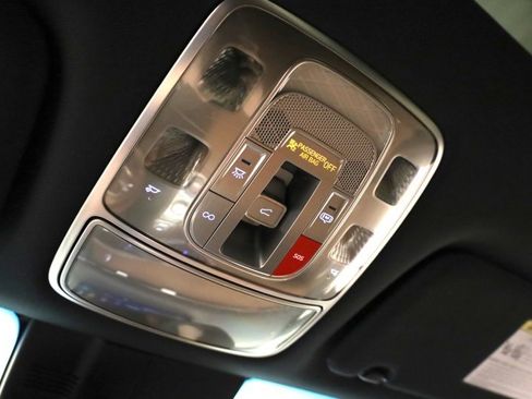 Used 2024 Genesis GV70 2.5T w/ Advanced Package image 32