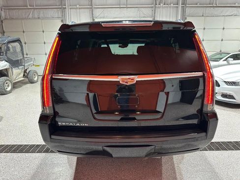 Used 2015 Cadillac Escalade ESV Premium image 2