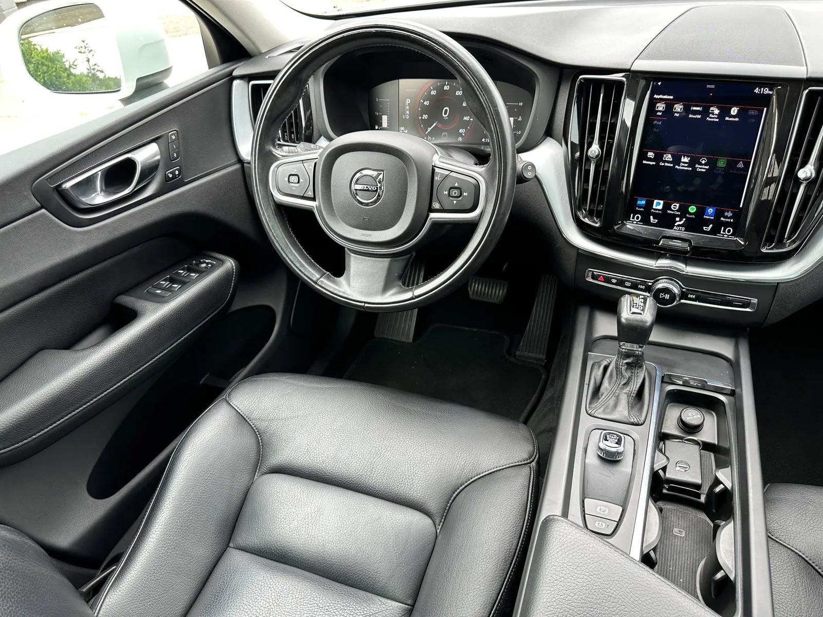 Used 2018 Volvo XC60 T5 Momentum w/ Vision Package AWD/4WD image 12