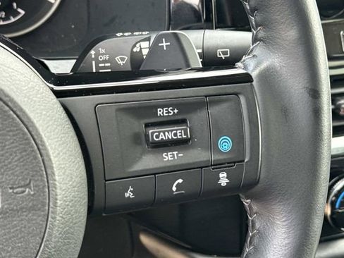 Used 2023 Nissan Pathfinder SL w/ Lighting Package (N92) FWD image 38