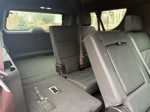 Used 2024 Chevrolet Suburban LT image 24