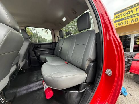 Used 2018 RAM 5500 Tradesman w/ Chrome Appearance Group RWD image 14