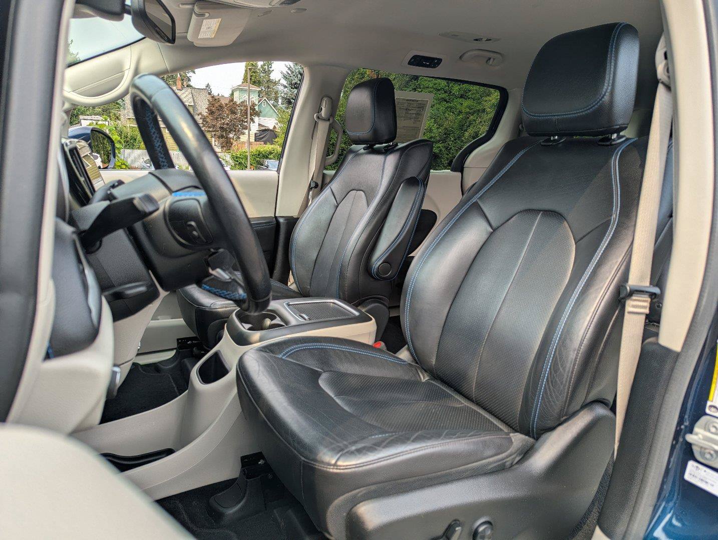 Used 2021 Chrysler Pacifica Touring-L w/ Uconnect Theater Family Group AWD/4WD image 31