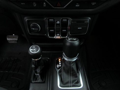 Used 2024 Jeep Wrangler Sport S image 18