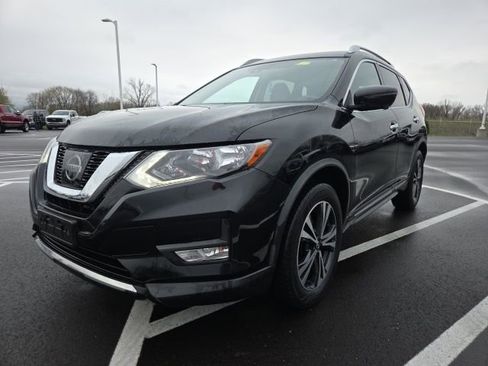 Used 2017 Nissan Rogue SL image 2