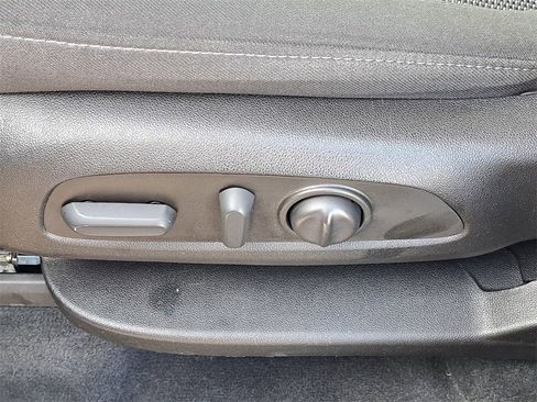 Used 2023 Chevrolet Traverse LT image 6