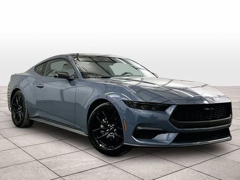 Used 2025 Ford Mustang Coupe RWD image 2