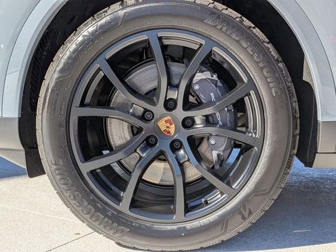 New 2026 Porsche Cayenne Coupe AWD/4WD image 28