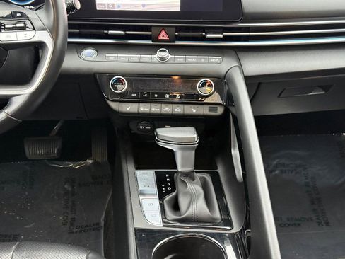 Used 2024 Hyundai Elantra Limited image 16