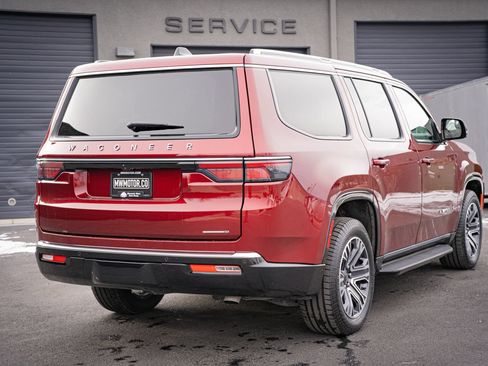 Used 2024 Jeep Wagoneer Series II w/ Flexible Seating Group AWD/4WD image 7