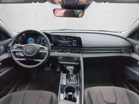 Used 2023 Hyundai Elantra SEL w/ Convenience Package FWD image 20
