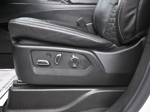 Used 2023 Cadillac Escalade ESV Sport Platinum image 17