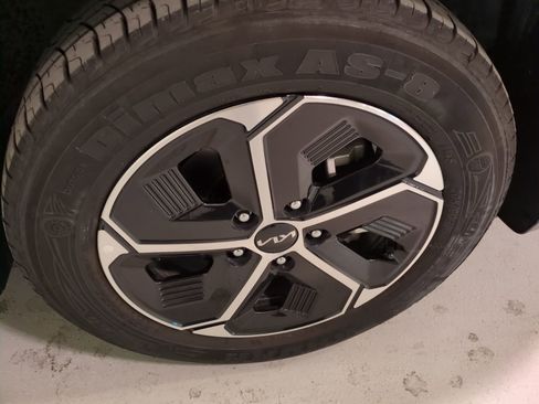 Certified 2023 Kia Niro EX image 21