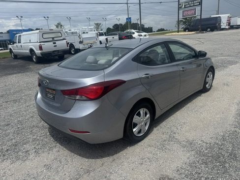 Used 2016 Hyundai Elantra SE FWD image 6