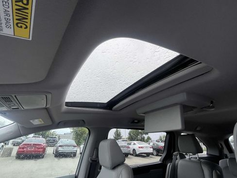 Used 2023 Honda Odyssey Touring image 18