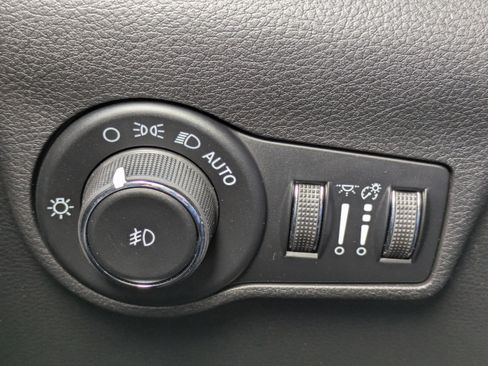 New 2026 Jeep Compass Latitude w/ Sun and Sound Group AWD/4WD image 27