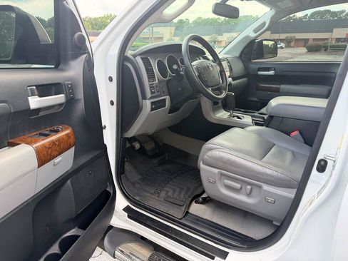 Used 2011 Toyota Tundra Limited w/ Memory Pkg AWD/4WD image 8