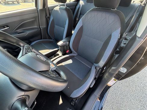 Used 2025 Nissan Versa SV FWD image 33