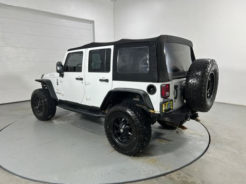 Used 2014 Jeep Wrangler Unlimited Sahara image 21