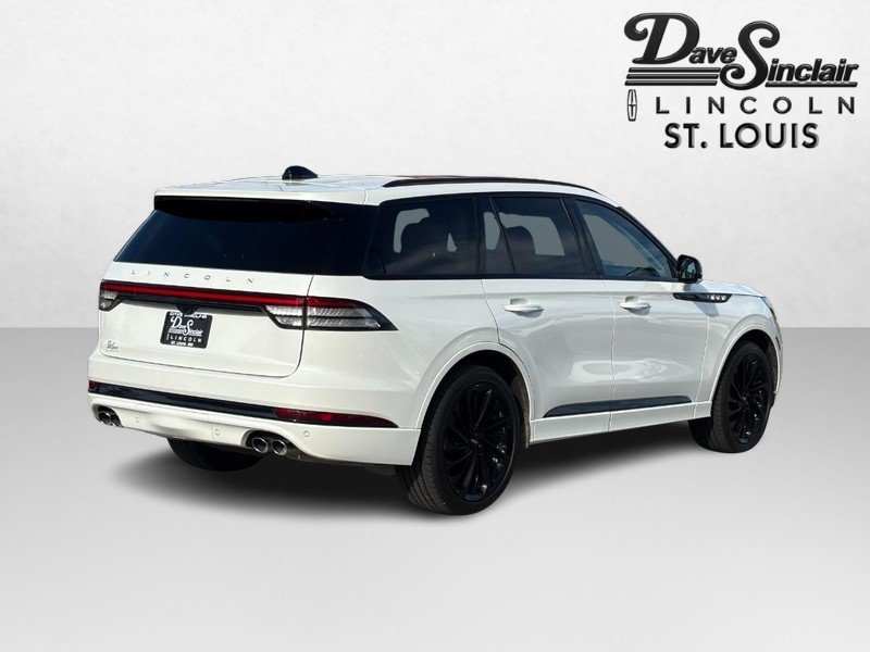 Certified 2026 Lincoln Aviator Reserve AWD/4WD image 3