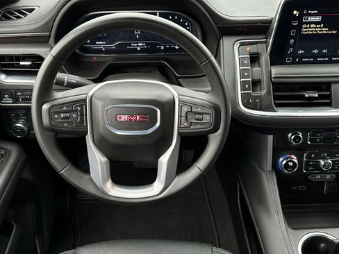 Used 2024 GMC Yukon XL SLE image 15