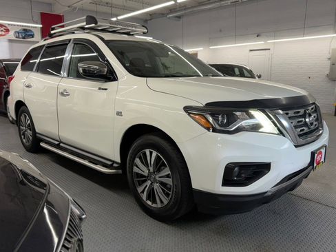 Used 2018 Nissan Pathfinder SV AWD/4WD image 5