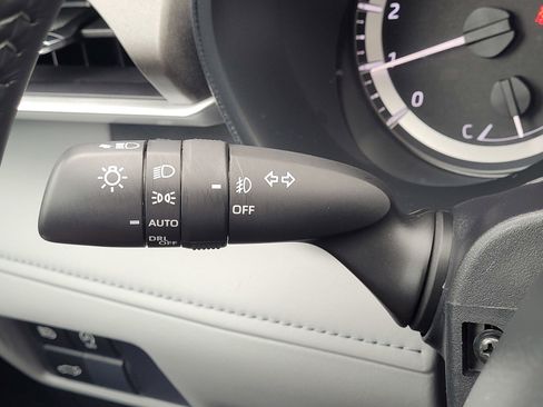 Used 2024 Toyota Highlander LE image 25