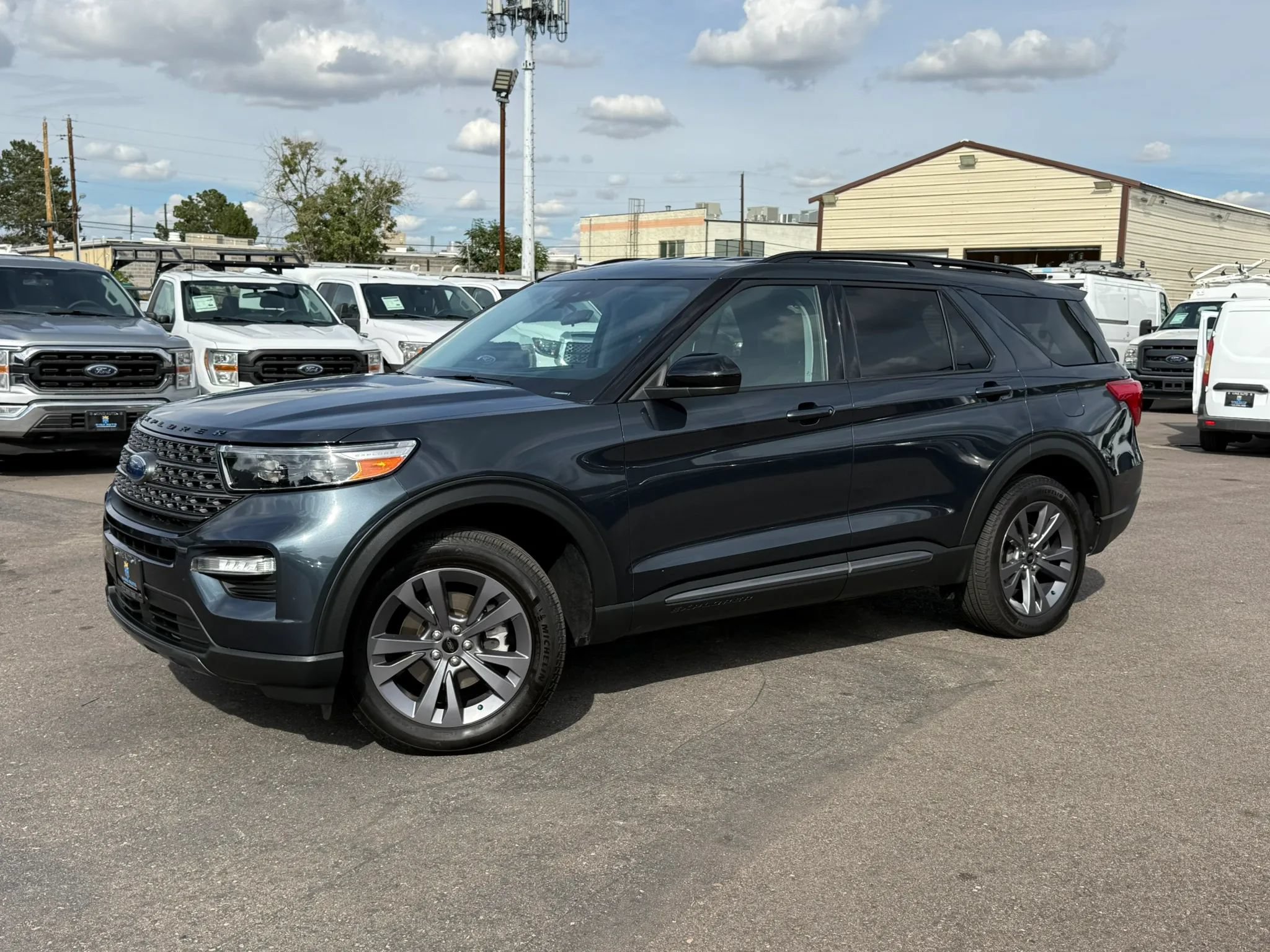 Used 2022 Ford Explorer XLT w/ Equipment Group 202A AWD/4WD image 2