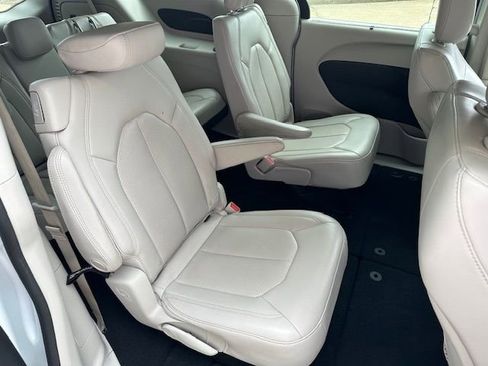 Used 2021 Chrysler Voyager Lxi image 17