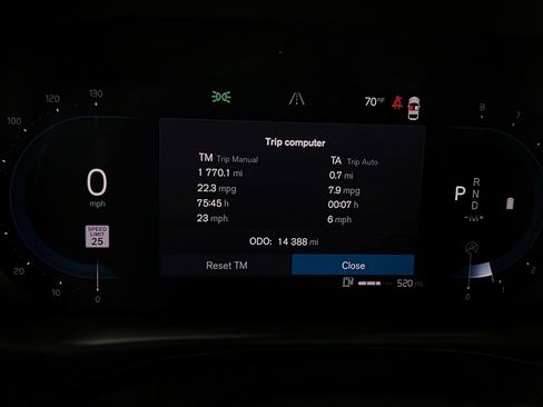 Used 2025 Volvo XC60 B5 Plus image 17