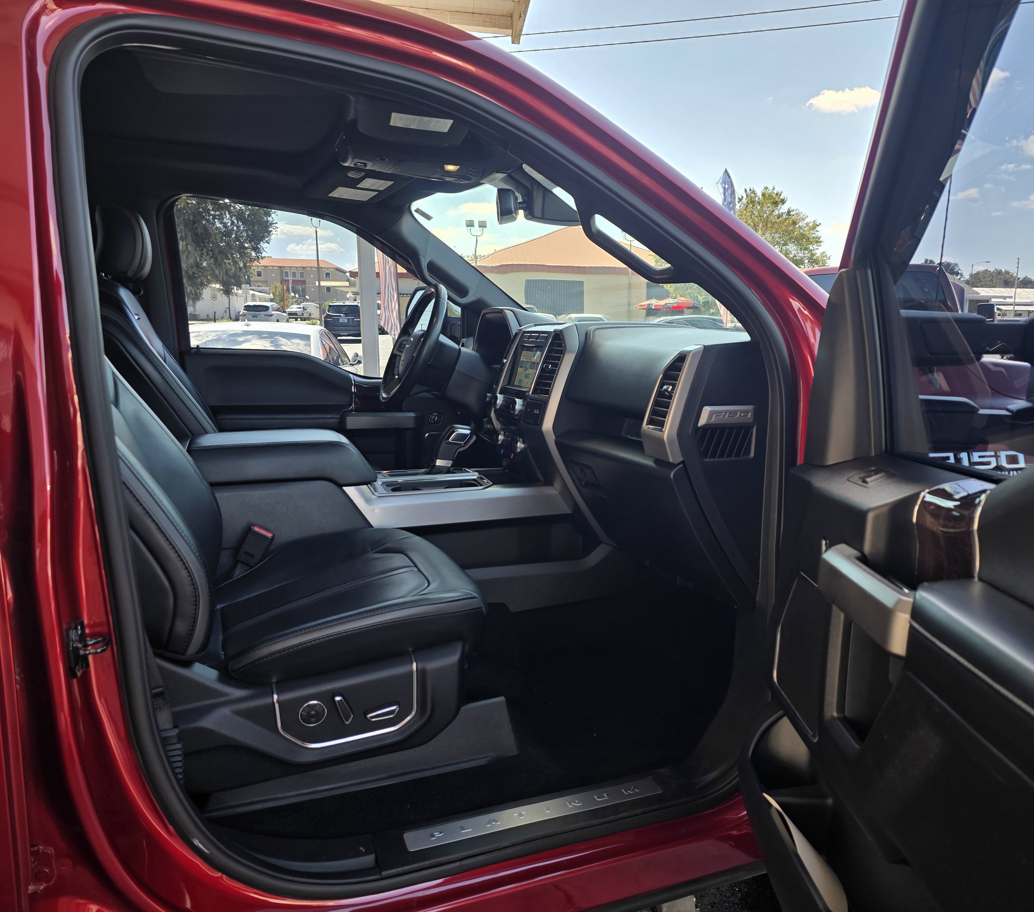 Used 2017 Ford F150 Platinum w/ Equipment Group 701A Luxury AWD/4WD image 27