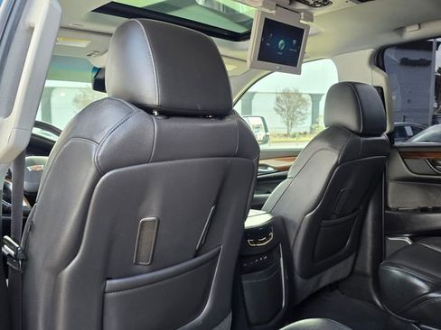 Used 2019 Cadillac Escalade Premium Luxury image 20