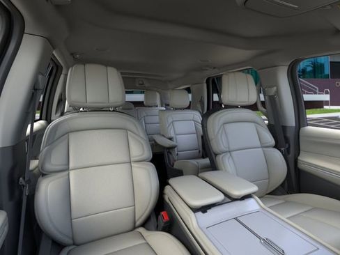 New 2026 Lincoln Navigator Premiere AWD/4WD image 10