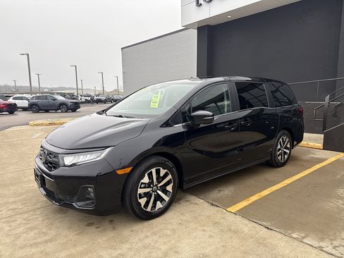Used 2025 Honda Odyssey EX-L image 2