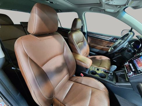 Used 2019 Subaru Outback 3.6R Touring AWD/4WD image 32