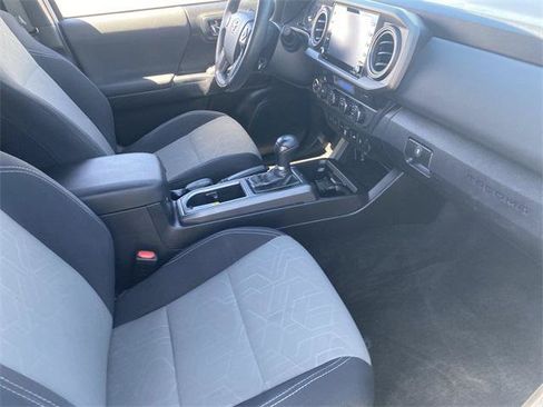Certified 2022 Toyota Tacoma TRD Off-Road w/ Technology Package AWD/4WD image 32